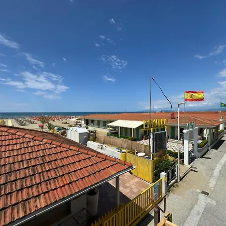 Intero Sul Mare Passeggiata * فياريجيو