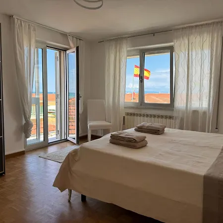 Intero Sul Mare Passeggiata فياريجيو