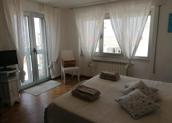 Intero Sul Mare Passeggiata Apartment *