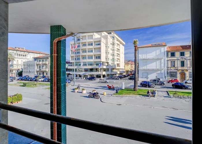 Intero Sul Mare Passeggiata Apartment *